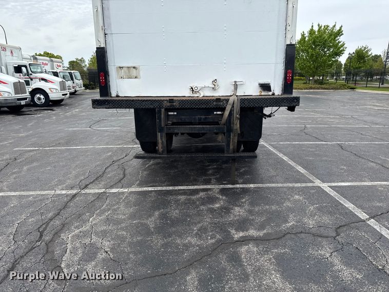 image for item EA2335 2005 International 4300 box truck