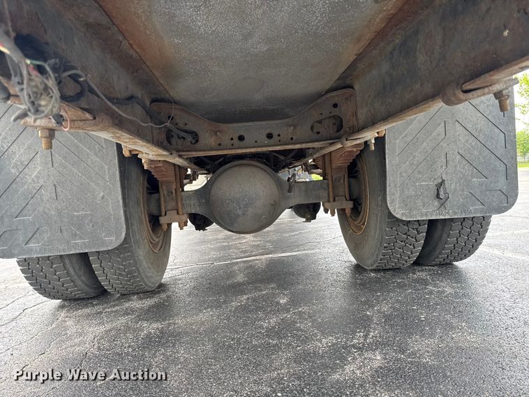 image for item EA2335 2005 International 4300 box truck