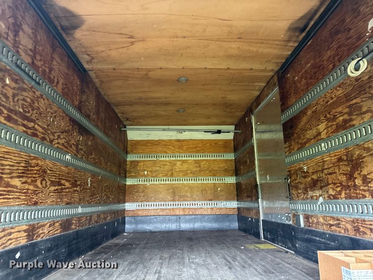 image for item EA2335 2005 International 4300 box truck