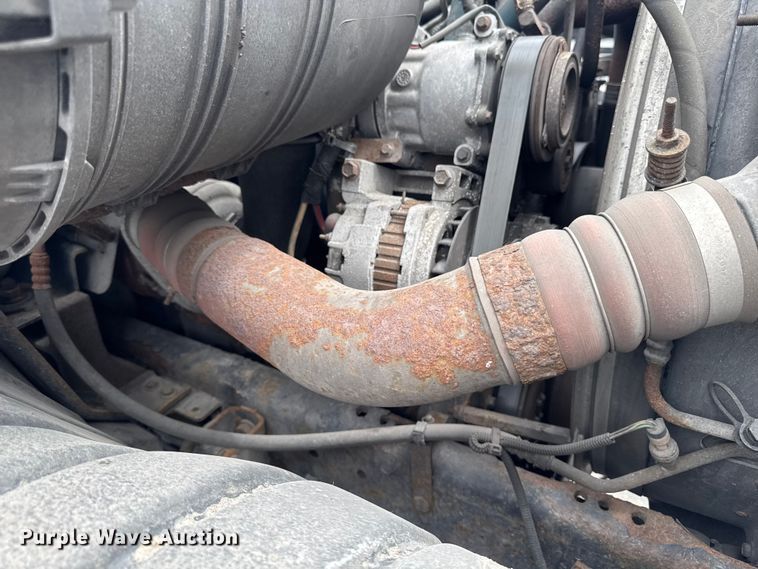image for item EA2335 2005 International 4300 box truck