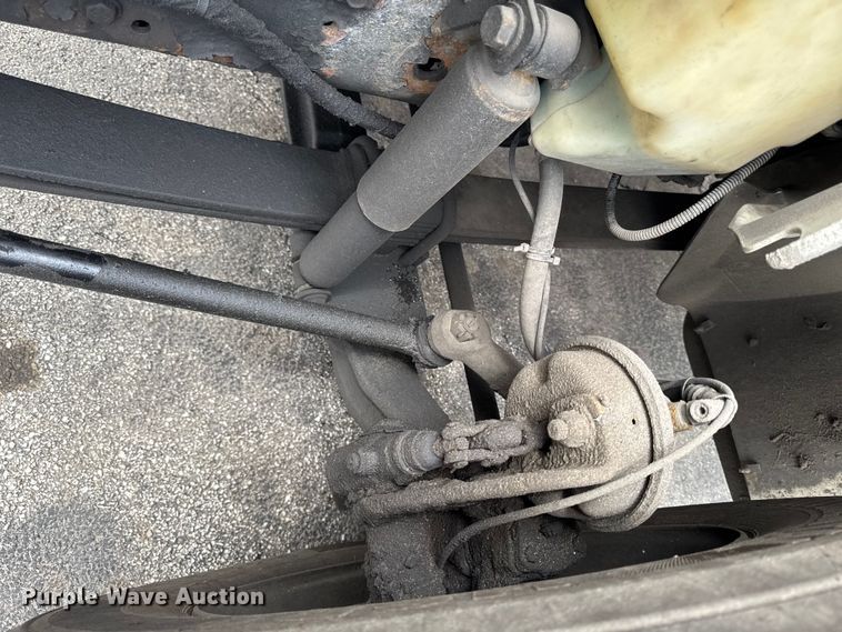 image for item EA2335 2005 International 4300 box truck