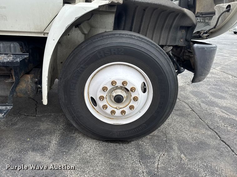 image for item EA2335 2005 International 4300 box truck