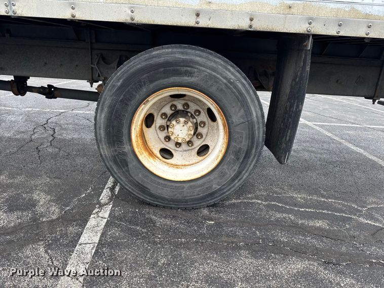 image for item EA2335 2005 International 4300 box truck