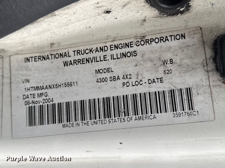 image for item EA2335 2005 International 4300 box truck