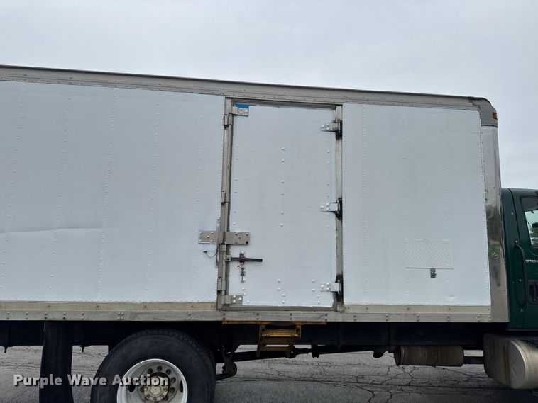image for item EA2336 2006 International DuraStar 4300 box truck