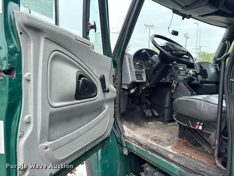 image for item EA2336 2006 International DuraStar 4300 box truck