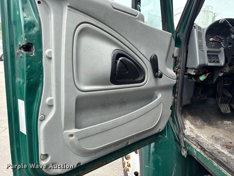 image for item EA2336 2006 International DuraStar 4300 box truck