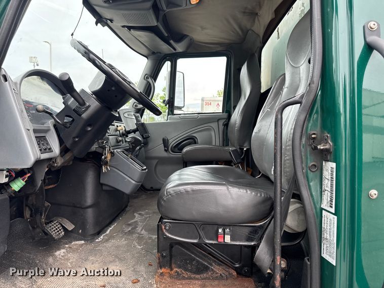 image for item EA2336 2006 International DuraStar 4300 box truck