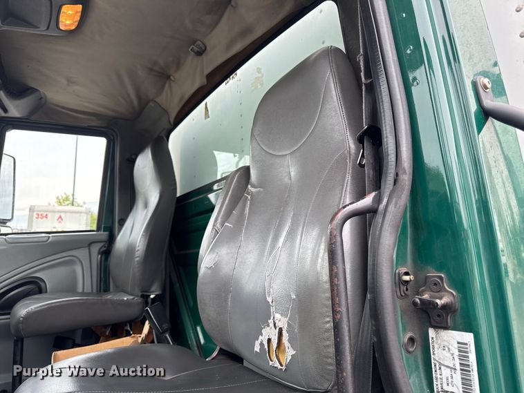 image for item EA2336 2006 International DuraStar 4300 box truck