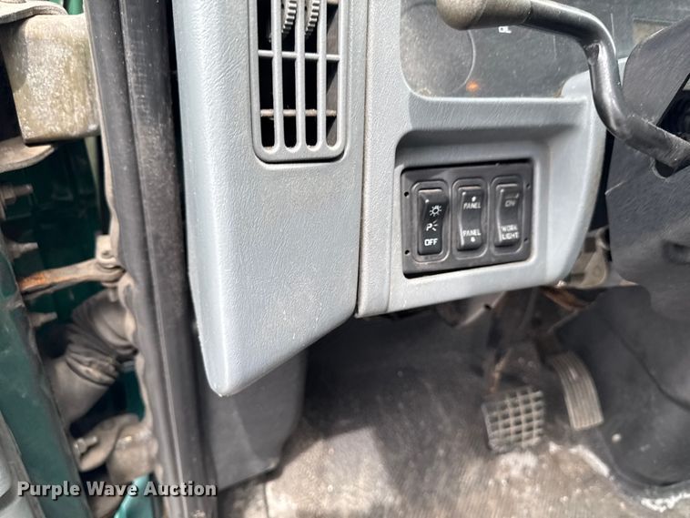 image for item EA2336 2006 International DuraStar 4300 box truck