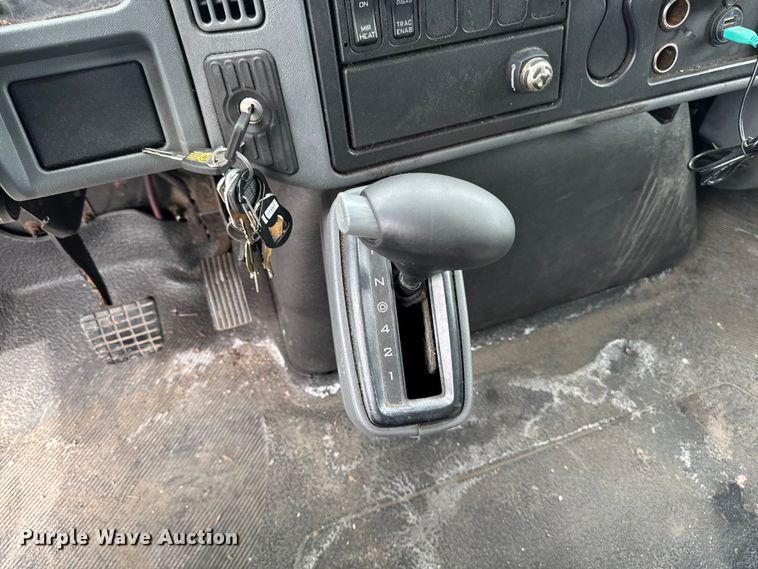 image for item EA2336 2006 International DuraStar 4300 box truck