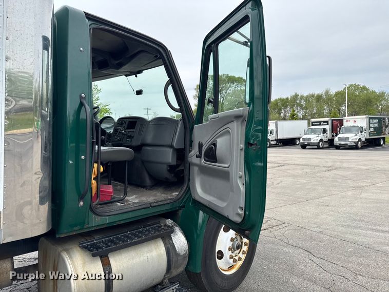 image for item EA2336 2006 International DuraStar 4300 box truck