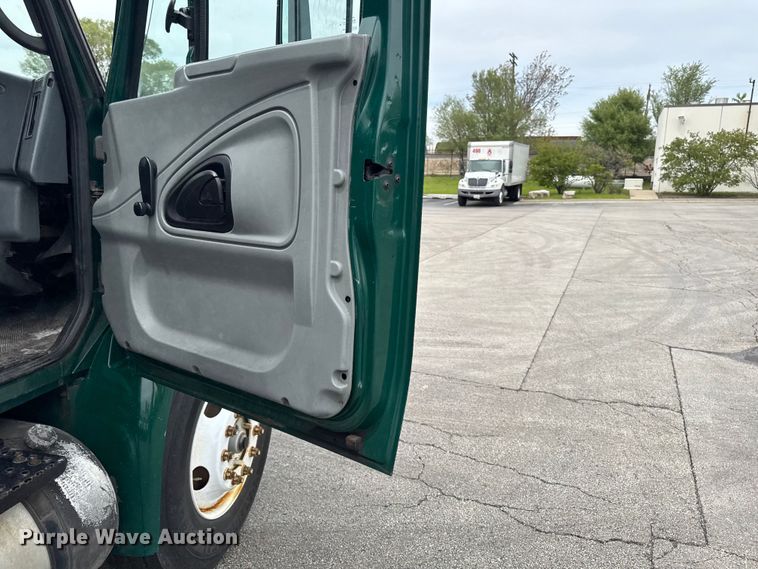 image for item EA2336 2006 International DuraStar 4300 box truck