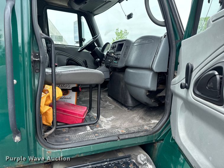 image for item EA2336 2006 International DuraStar 4300 box truck