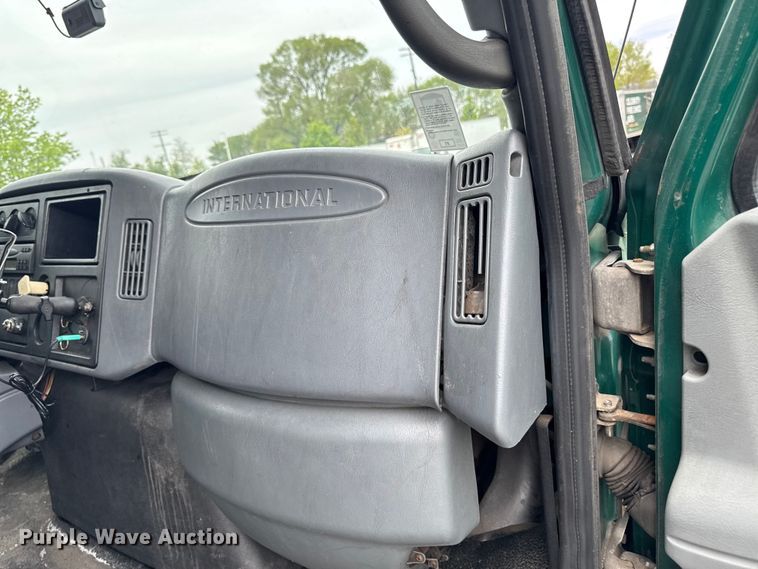 image for item EA2336 2006 International DuraStar 4300 box truck