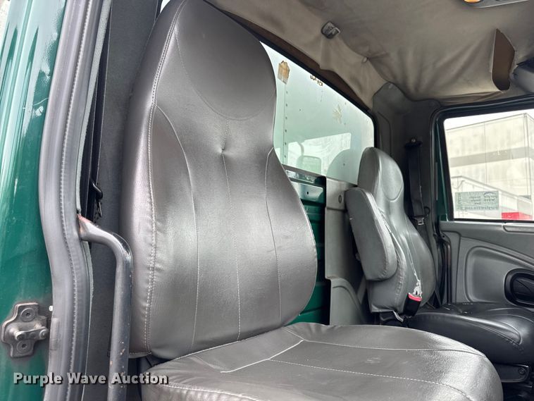 image for item EA2336 2006 International DuraStar 4300 box truck