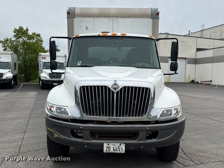 image for item EA2337 2005 International 4300 box truck