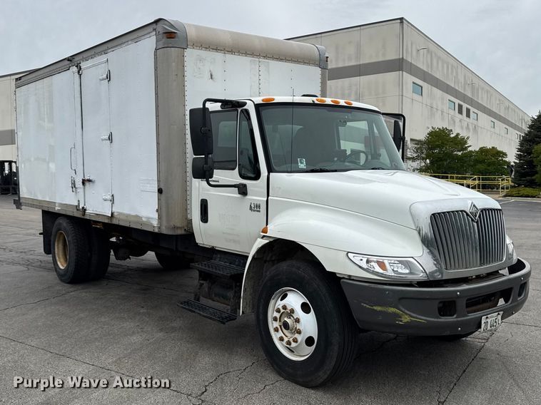 image for item EA2337 2005 International 4300 box truck