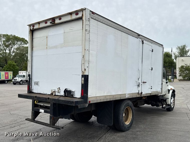 image for item EA2337 2005 International 4300 box truck