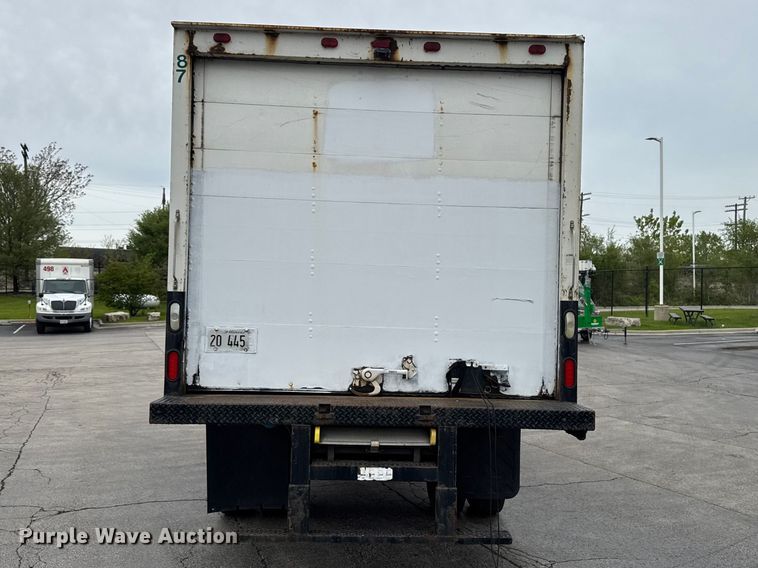 image for item EA2337 2005 International 4300 box truck