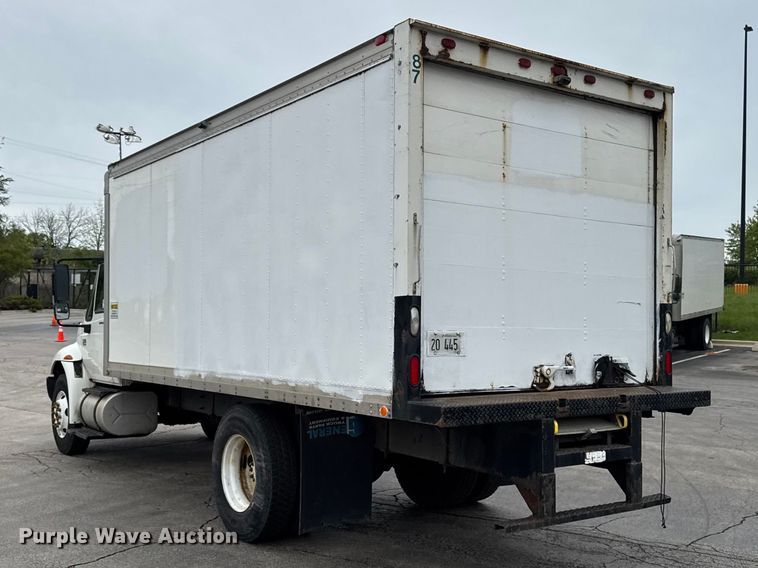 image for item EA2337 2005 International 4300 box truck