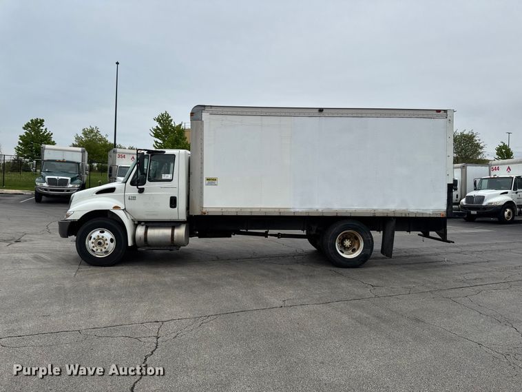 image for item EA2337 2005 International 4300 box truck