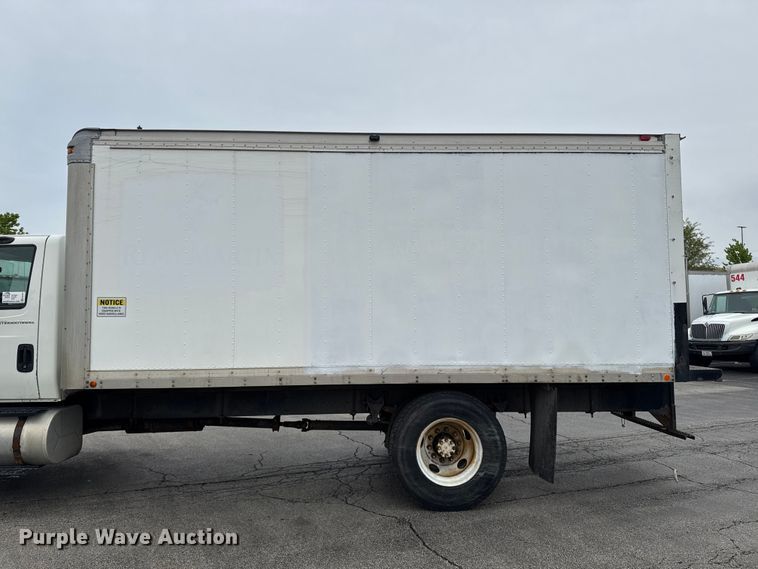 image for item EA2337 2005 International 4300 box truck