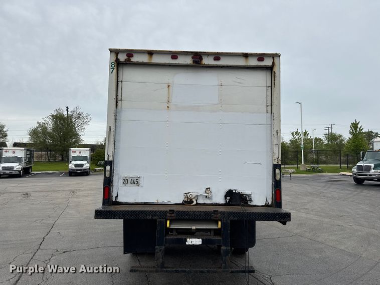 image for item EA2337 2005 International 4300 box truck