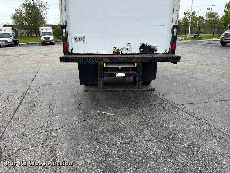 image for item EA2337 2005 International 4300 box truck