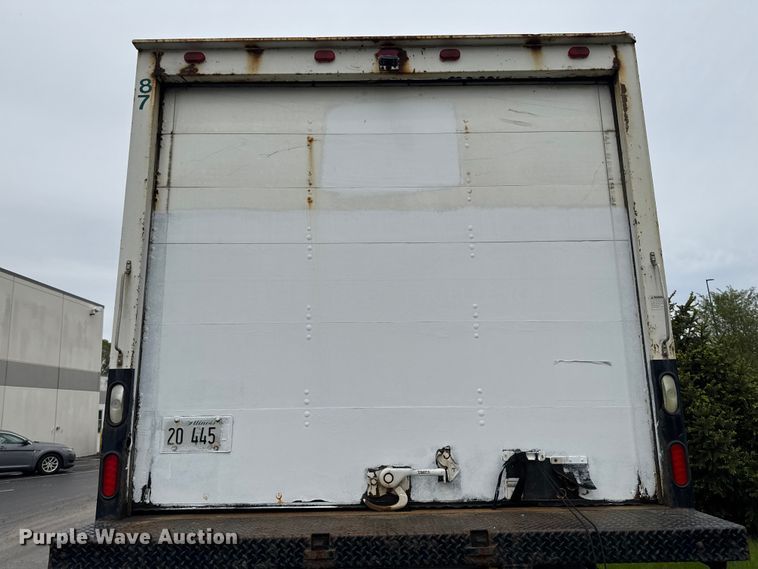 image for item EA2337 2005 International 4300 box truck