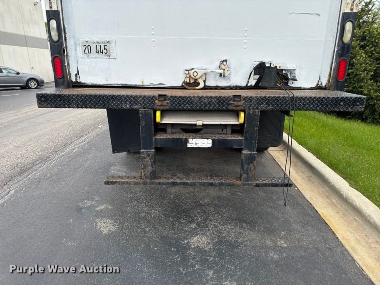 image for item EA2337 2005 International 4300 box truck