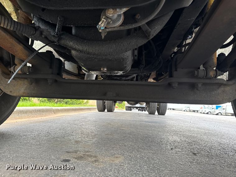 image for item EA2337 2005 International 4300 box truck