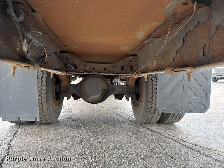 image for item EA2337 2005 International 4300 box truck