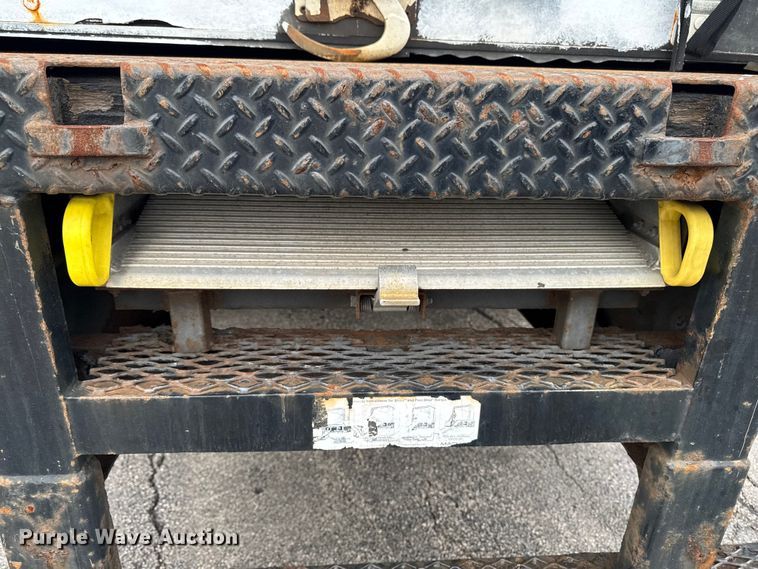 image for item EA2337 2005 International 4300 box truck