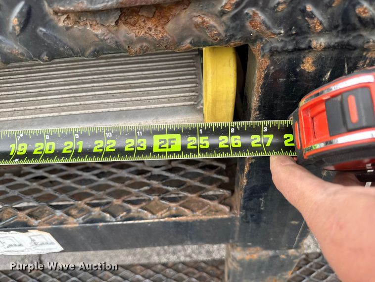 image for item EA2337 2005 International 4300 box truck