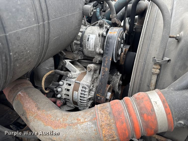 image for item EA2337 2005 International 4300 box truck
