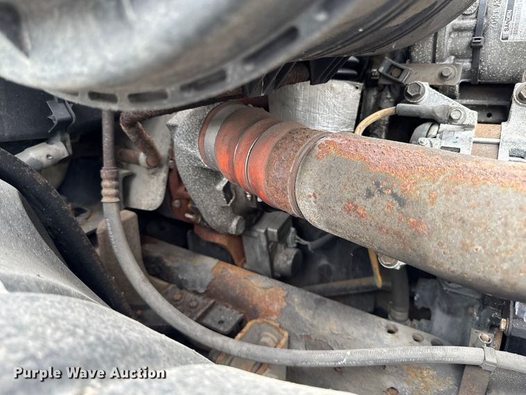 image for item EA2337 2005 International 4300 box truck