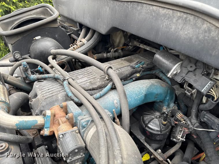 image for item EA2337 2005 International 4300 box truck