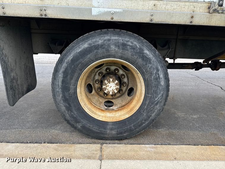 image for item EA2337 2005 International 4300 box truck