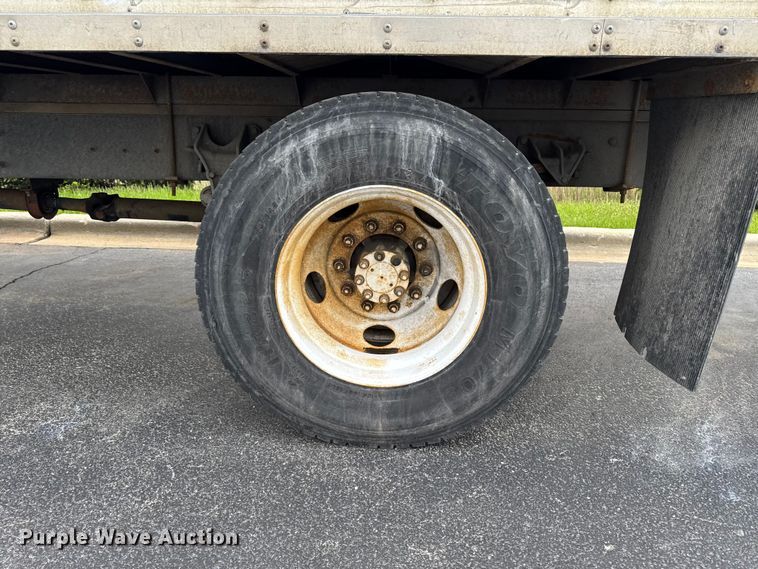 image for item EA2337 2005 International 4300 box truck