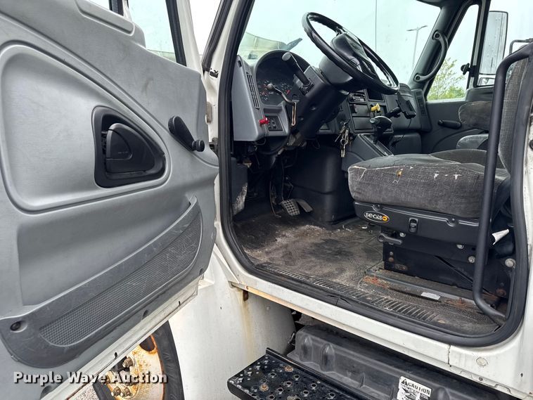 image for item EA2338 2007 International DuraStar 4300 box truck