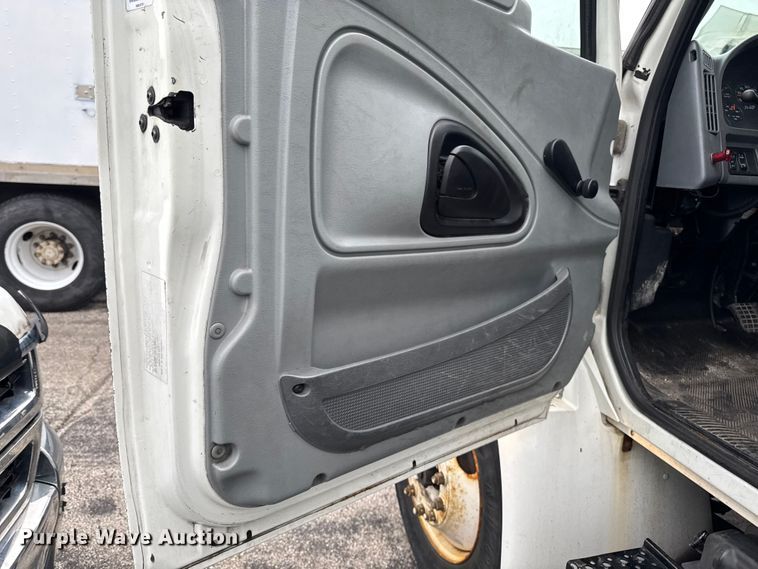 image for item EA2338 2007 International DuraStar 4300 box truck