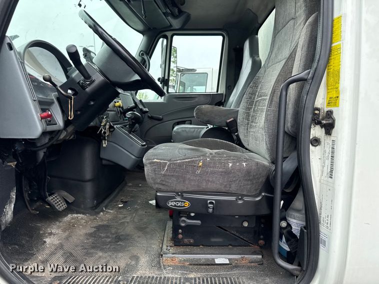 image for item EA2338 2007 International DuraStar 4300 box truck