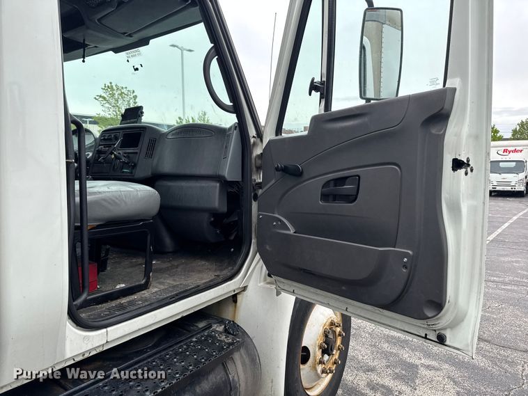 image for item EA2338 2007 International DuraStar 4300 box truck