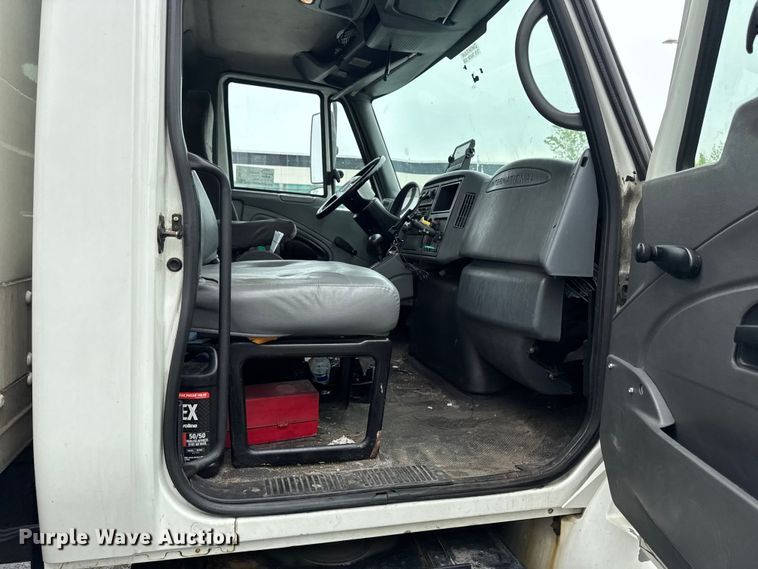 image for item EA2338 2007 International DuraStar 4300 box truck