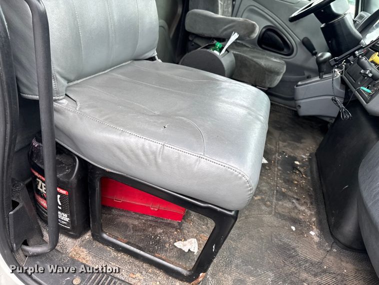 image for item EA2338 2007 International DuraStar 4300 box truck