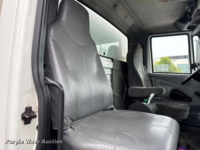 image for item EA2338 2007 International DuraStar 4300 box truck