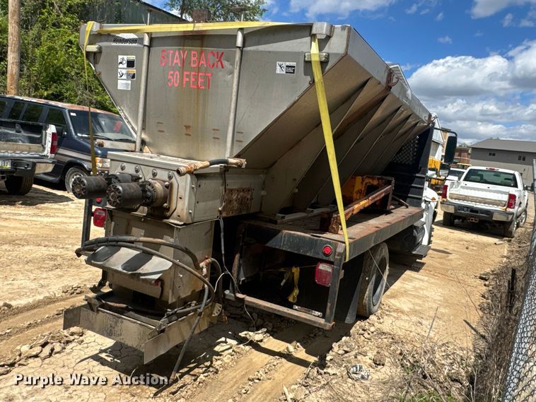 image for item EA2364 2004 International 4200 flatbed truck