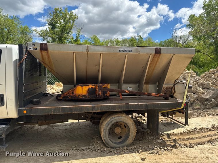 image for item EA2364 2004 International 4200 flatbed truck