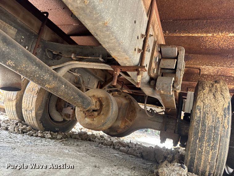 image for item EA2364 2004 International 4200 flatbed truck